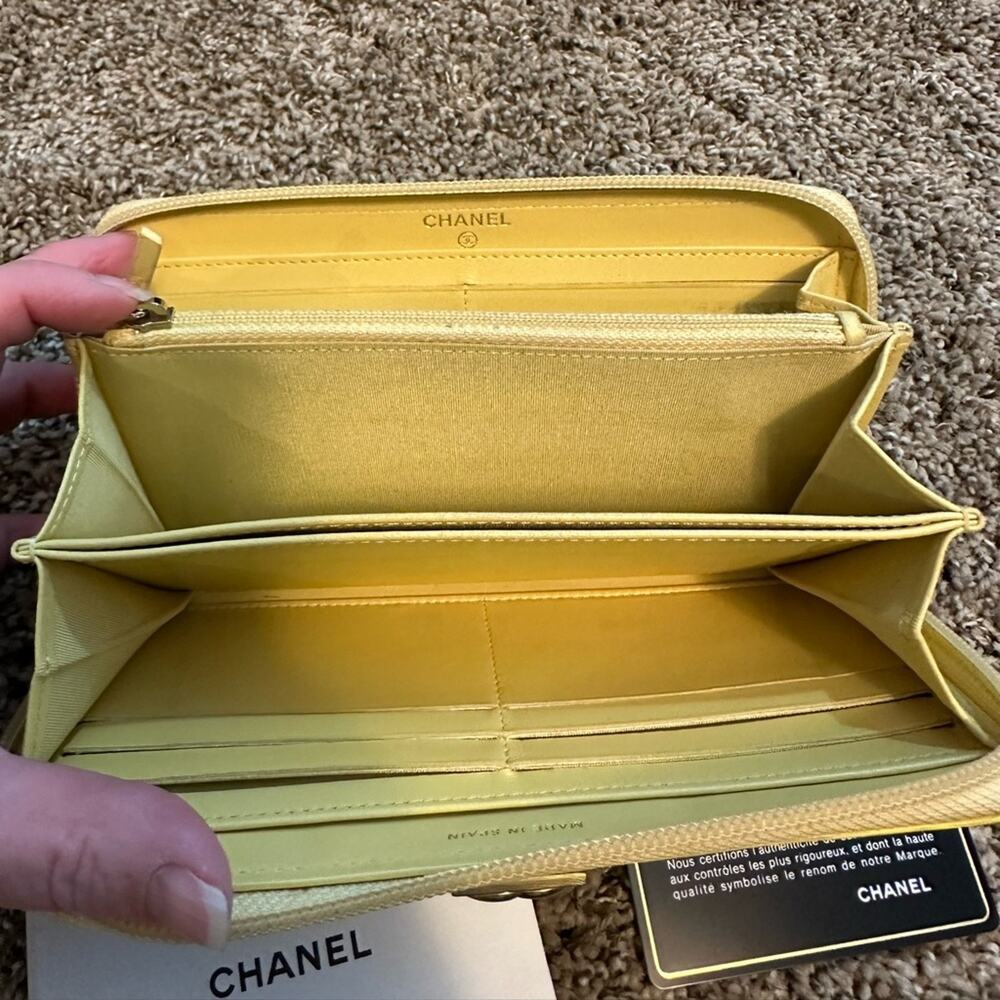 Chanel Yellow leather wallet, used - Picture 6 of 12